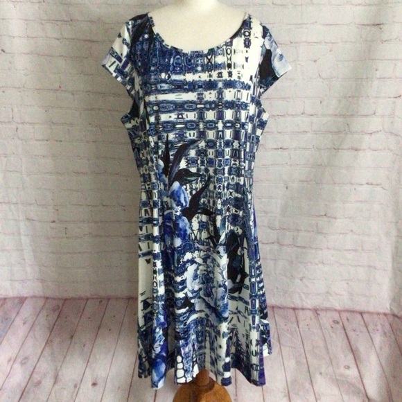Lily by Firmiana Dresses & Skirts - Lily by Firmiana Blue and White Floral Short Sleeve Dress - Size XL